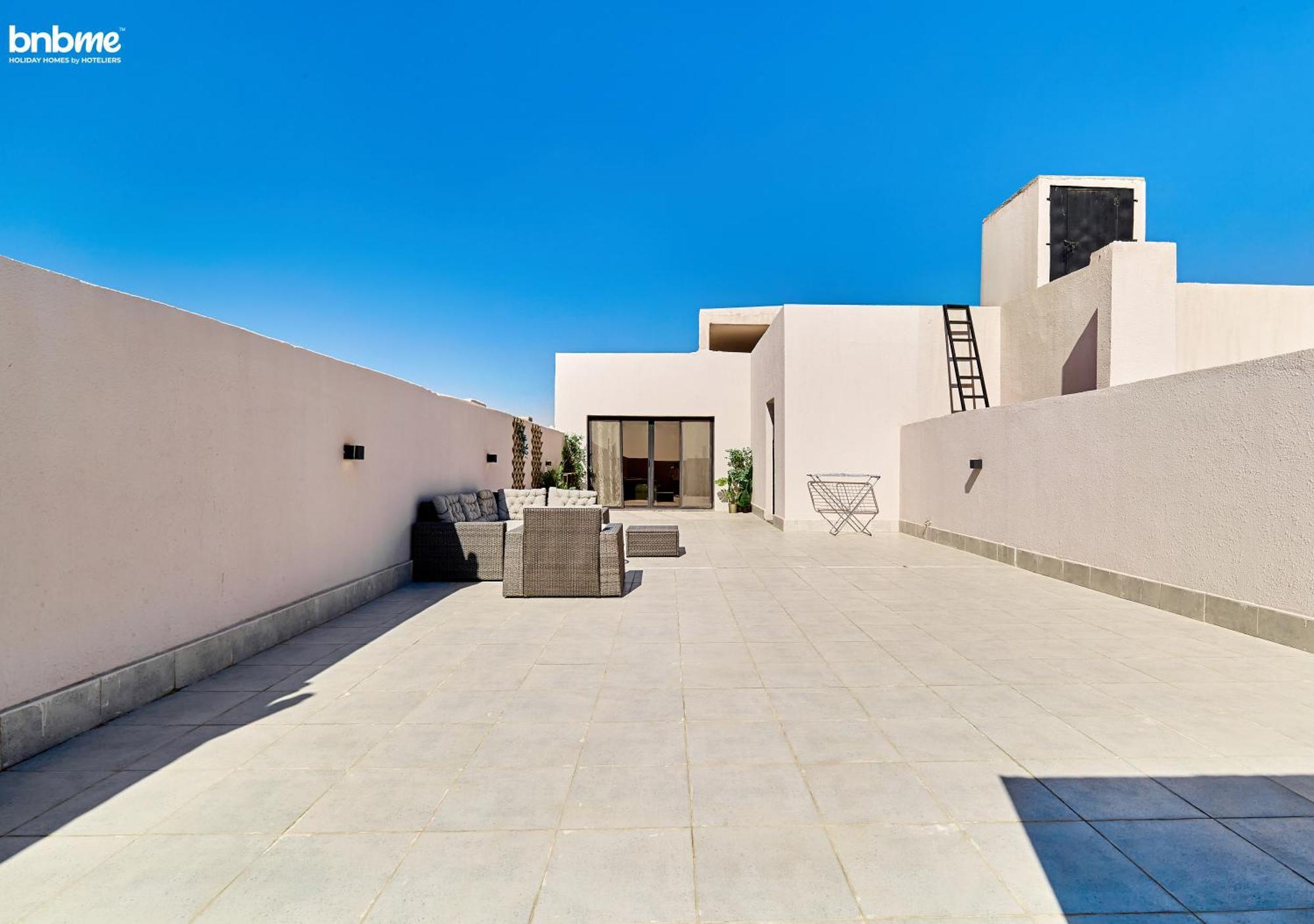 Unbookable-bnbmehomes - 2br With Pvt Terrace Nr Kingdom Arena -31d Apartment *