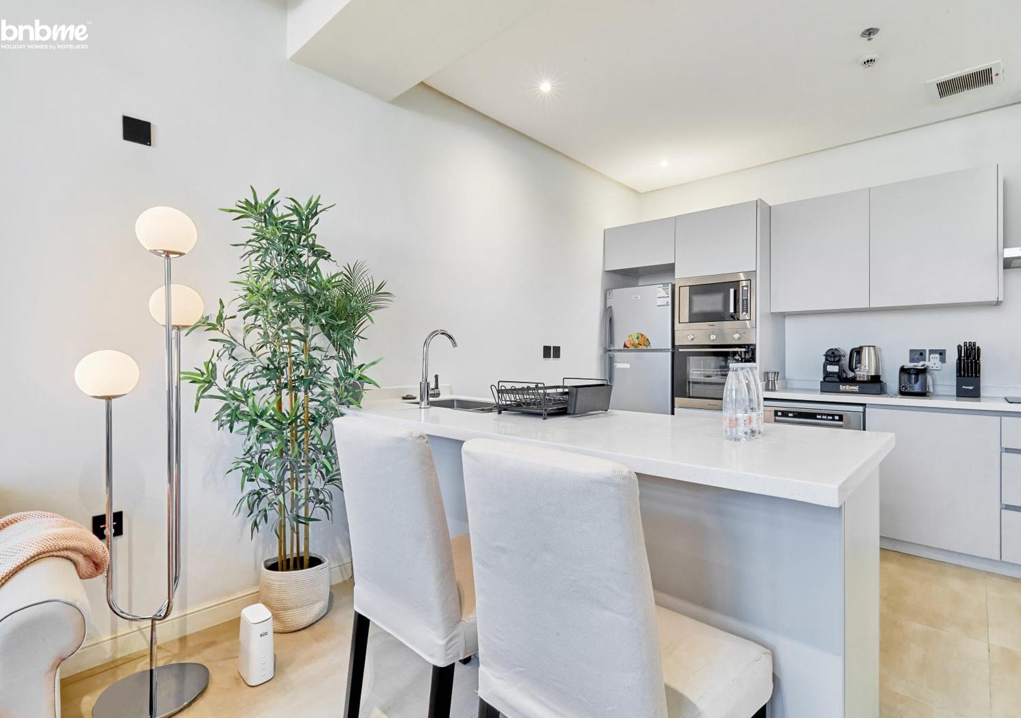 Unbookable-bnbmehomes - 2br With Pvt Terrace Nr Kingdom Arena -31d