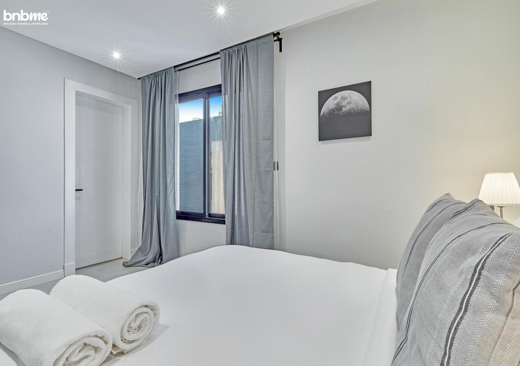 Apartment Unbookable-bnbmehomes - 2br With Pvt Terrace Nr Kingdom Arena -31d *