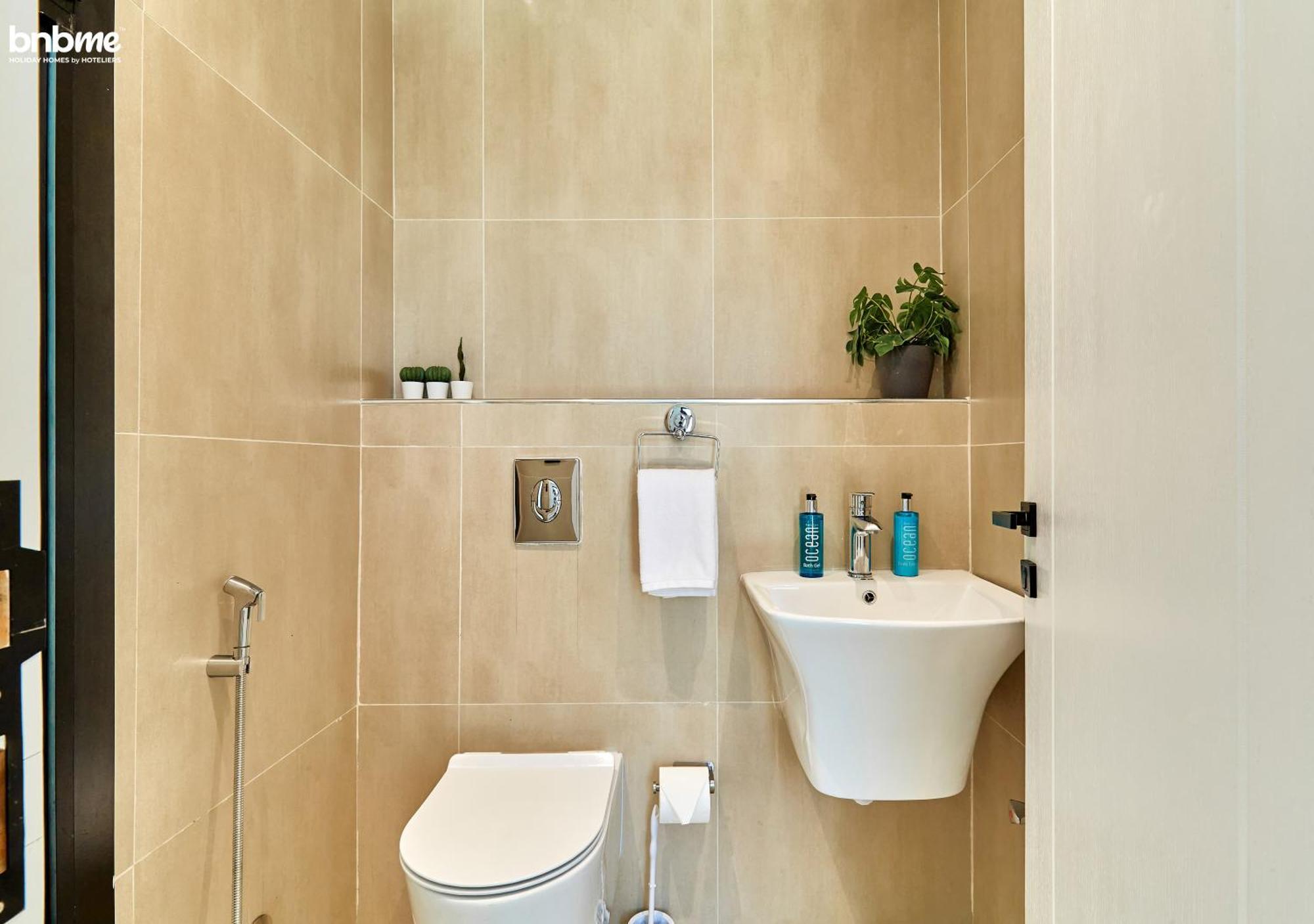 Unbookable-bnbmehomes - 2br With Pvt Terrace Nr Kingdom Arena -31d Apartment