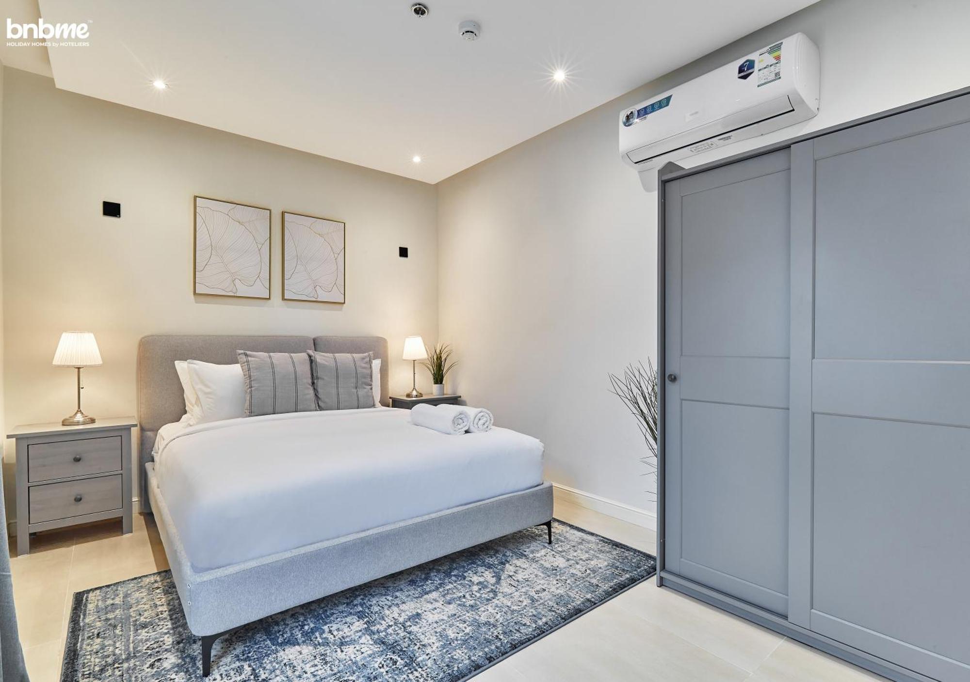 Apartment Unbookable-bnbmehomes - 2br With Pvt Terrace Nr Kingdom Arena -31d