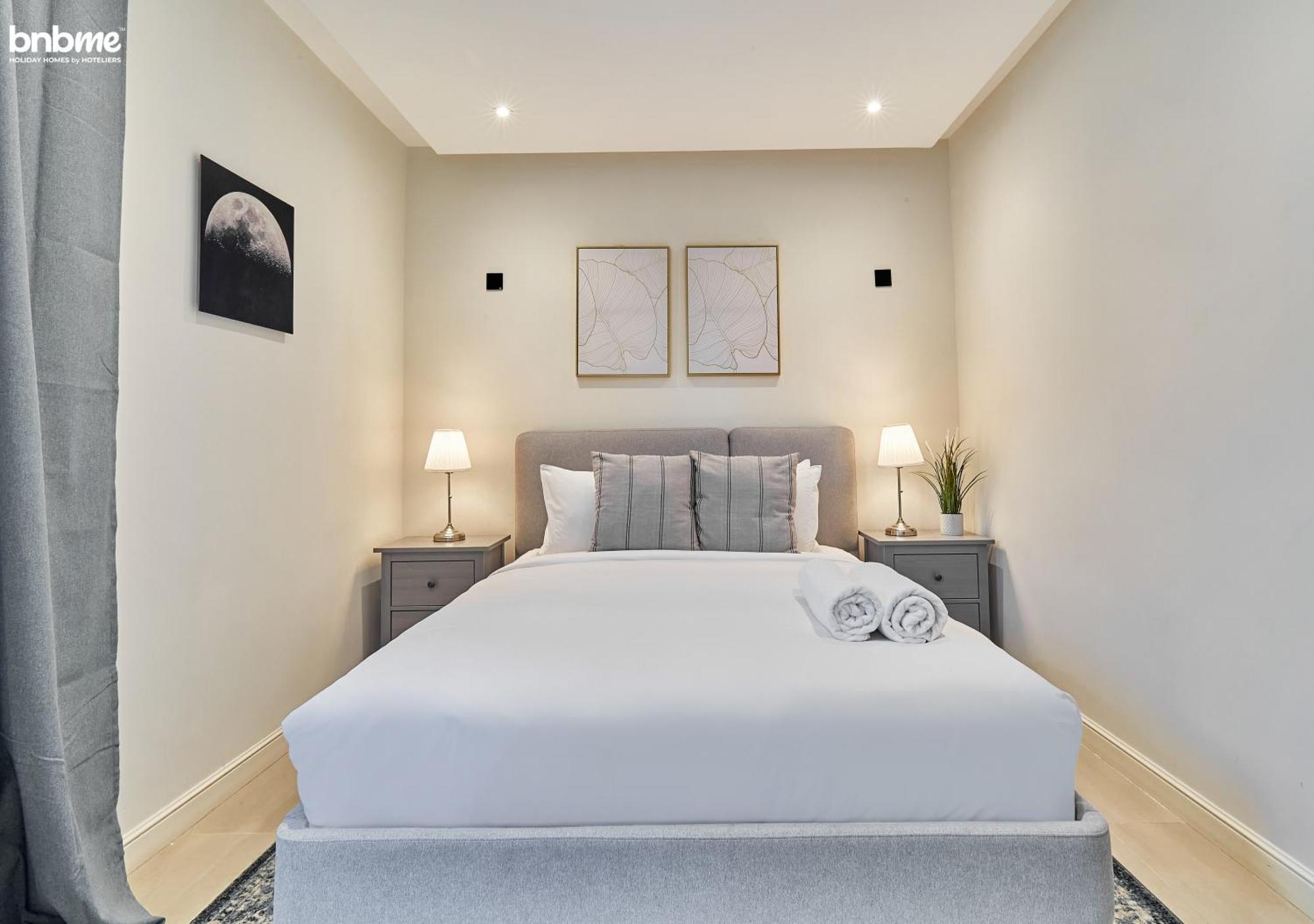 Unbookable-bnbmehomes - 2br With Pvt Terrace Nr Kingdom Arena -31d Riyadh
