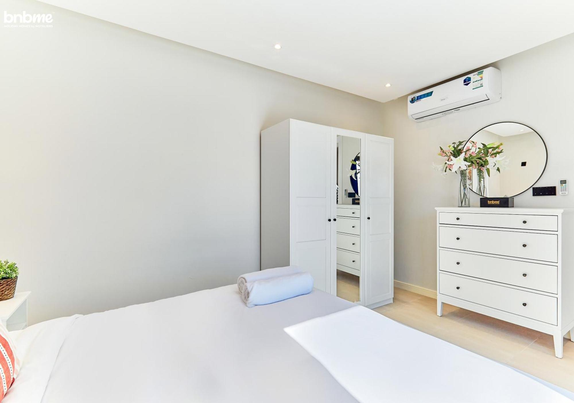 Apartment Unbookable-bnbmehomes - 2br With Pvt Terrace Nr Kingdom Arena -31d
